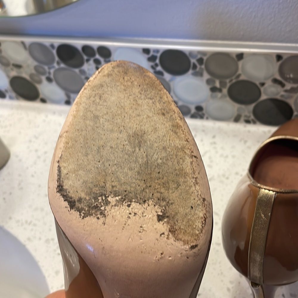 MIU Miu woman’s brown patent leather heels - Picture 16 of 16